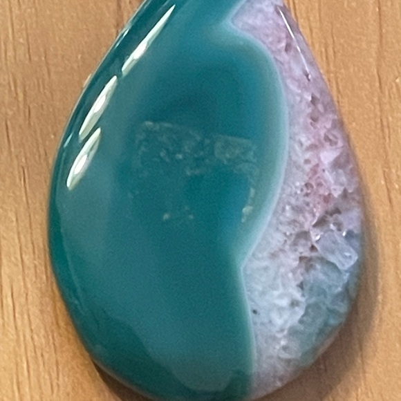 Elegant Teardrop Pendant Necklace - Picture 11 of 16